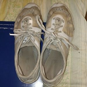 Used very worn Nfinity Vengeance cheer shoes 6.5